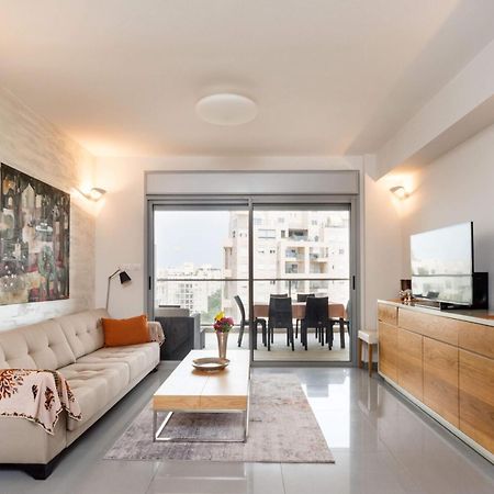 Appartamento Urban Gem With Outdoor Lounge By Sea N' Rent Tel Aviv Esterno foto