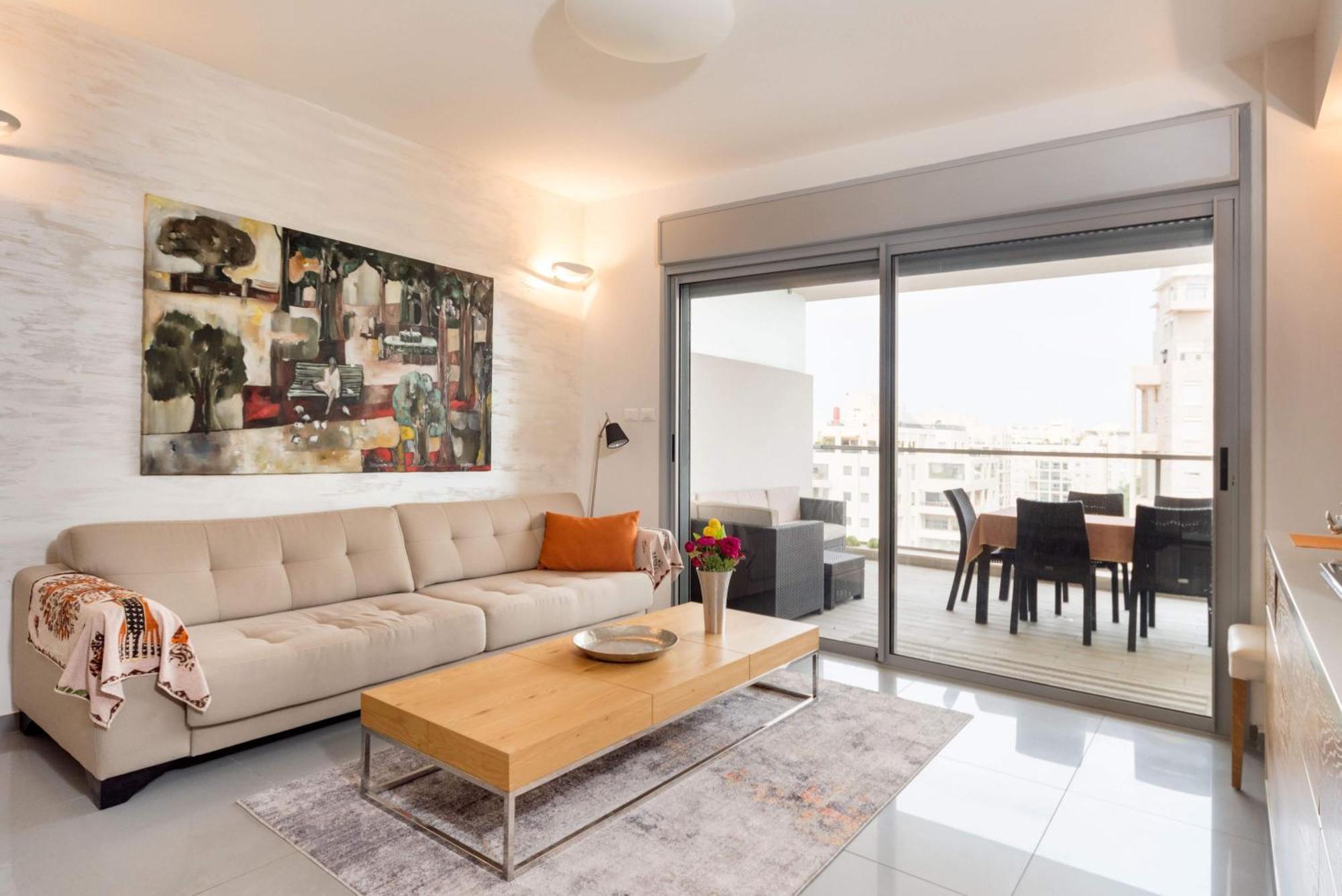 Appartamento Urban Gem With Outdoor Lounge By Sea N' Rent Tel Aviv Esterno foto